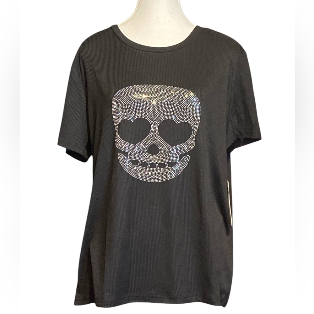 ❤️ Skull with heart ♥️eyes black top size 1X❤️